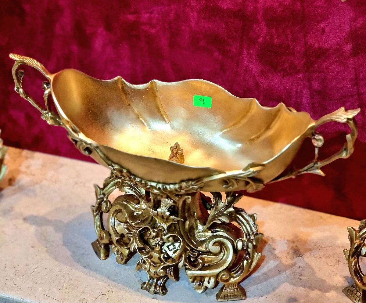 French-Style Gilded Centerpiece Bowl – Ornate Bronze Details & Sculptural Design
