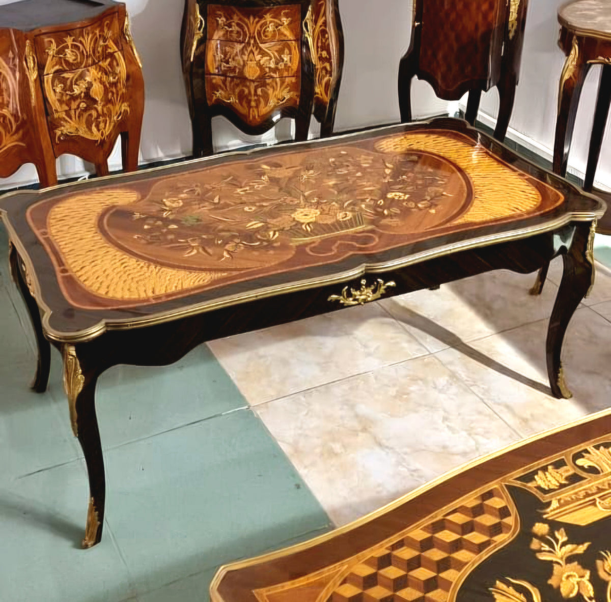 French Louis XV Style Coffee Table – Rich Wood Finish with Ornate Gold Leaf Details