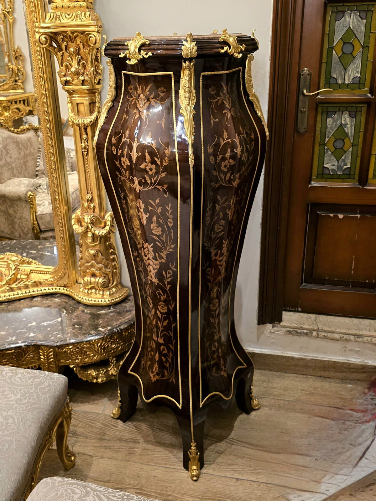 French Louis XV-Style Pedestal Stand – Dark Wood with Floral Marquetry & Gilded Gold Leaf Details