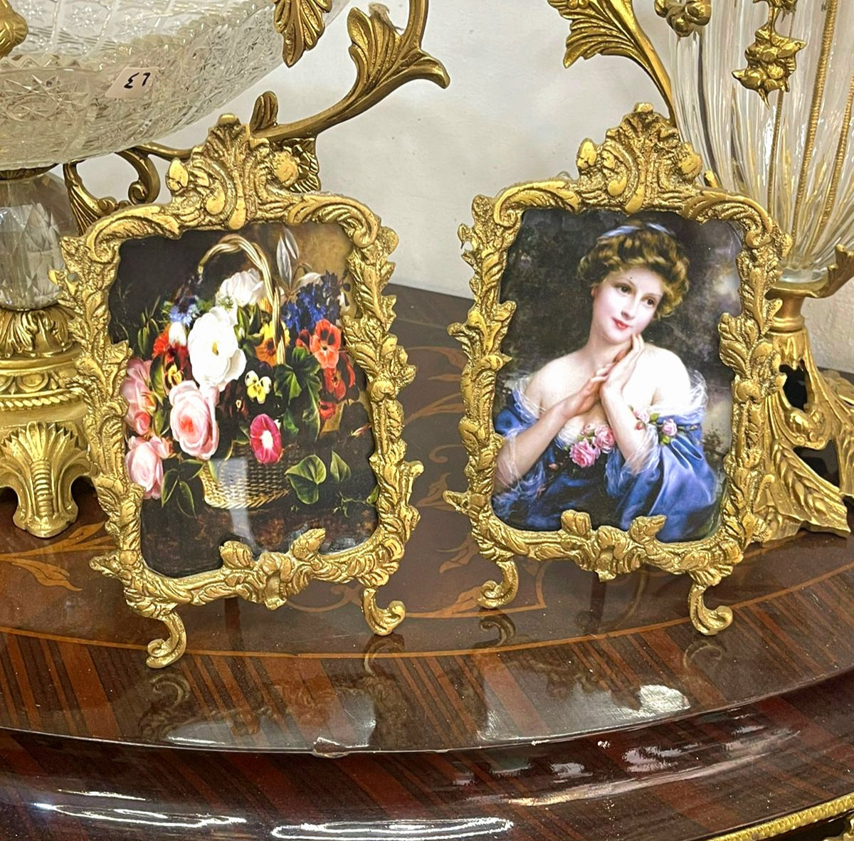 French-Style Tabletop Portrait Frame – Elegant Woman Portrait with Ornate Gold Leaf Frame