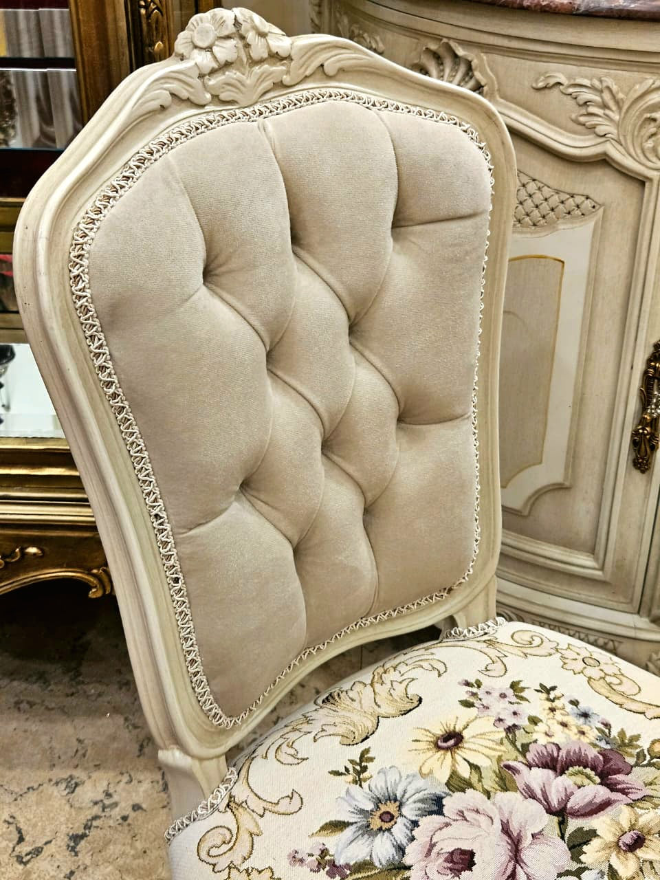 French-Style Off-White Velvet Chair – Tufted Back, Floral Seat & Carved White Frame