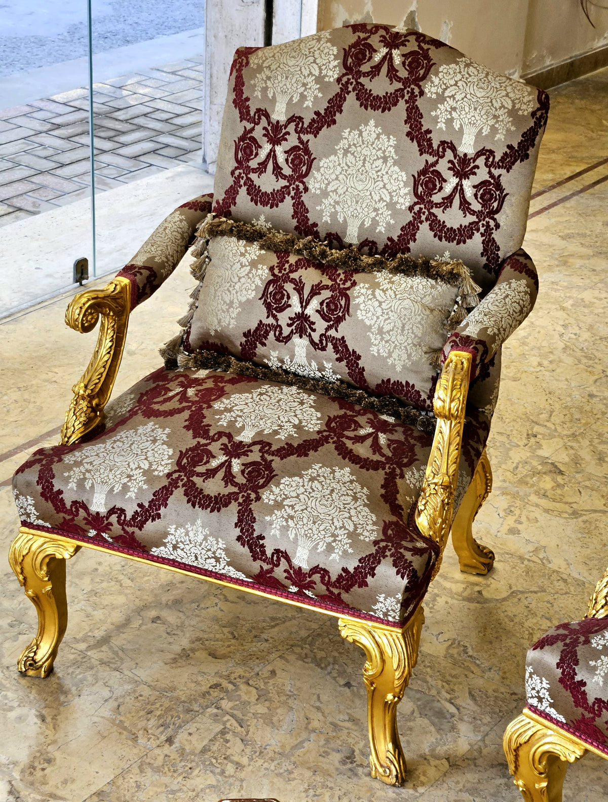 French-Style Damask Armchair – Burgundy & Cream Upholstery with Ornate Gold Leaf Frame