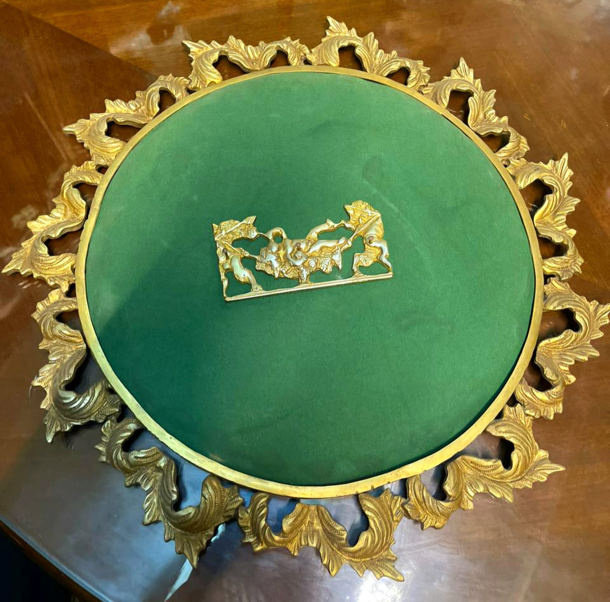 French-Style Decorative Wall Plaque – Green Velvet Medallion with Ornate Gold Leaf Frame