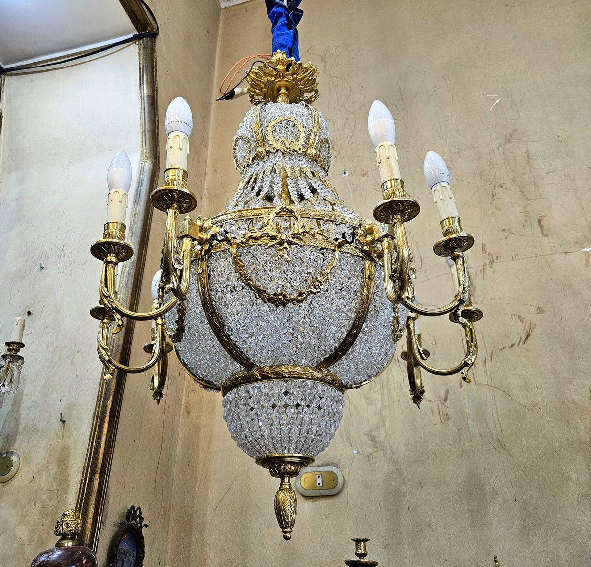 Grand French-Style Crystal Chandelier – Gilded Bronze Frame with Gold Leaf & Cascading Crystal Details