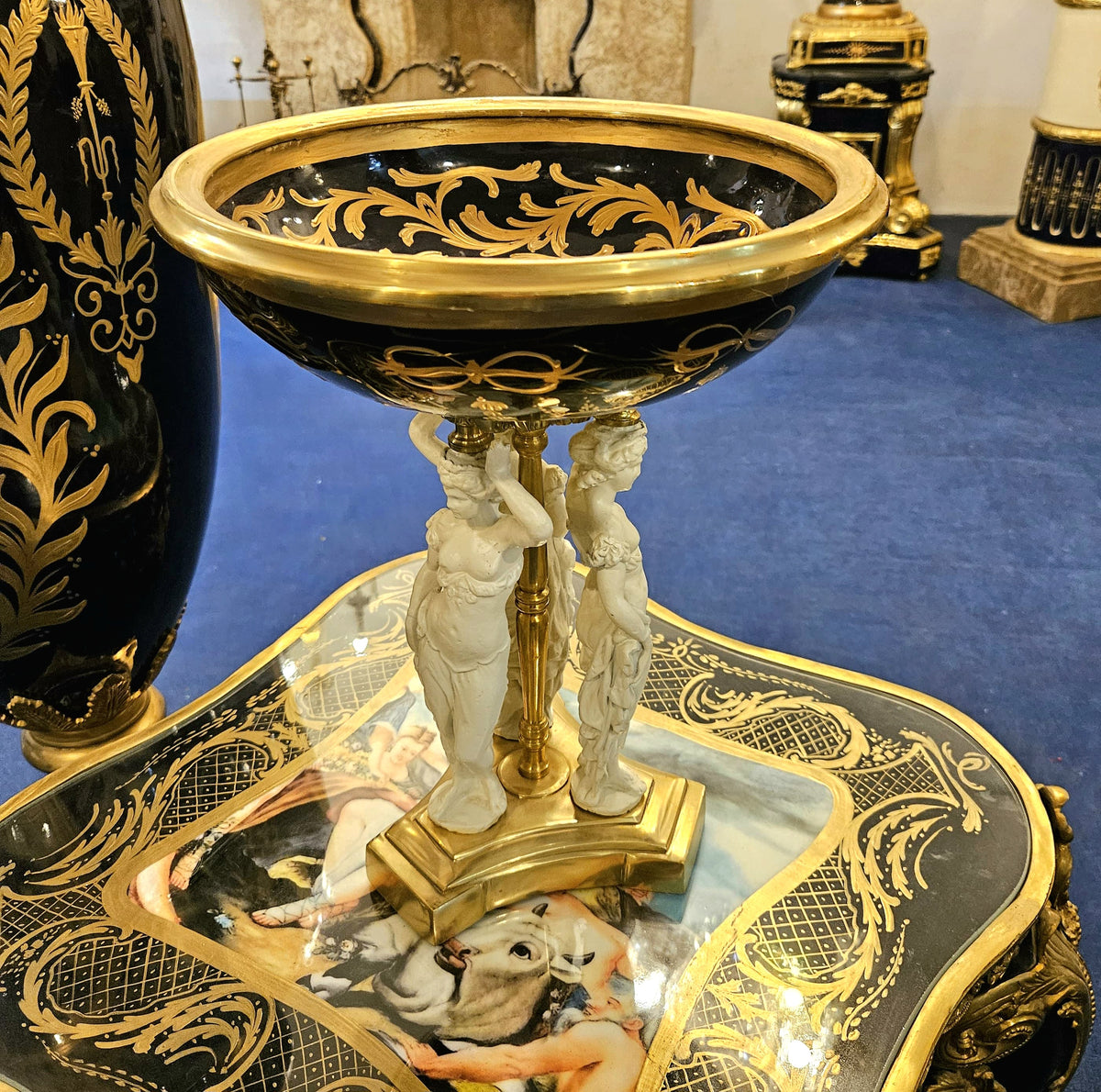 French-Style Decorative Centerpiece – Black & Gold Porcelain Tray with Sculptural Figures