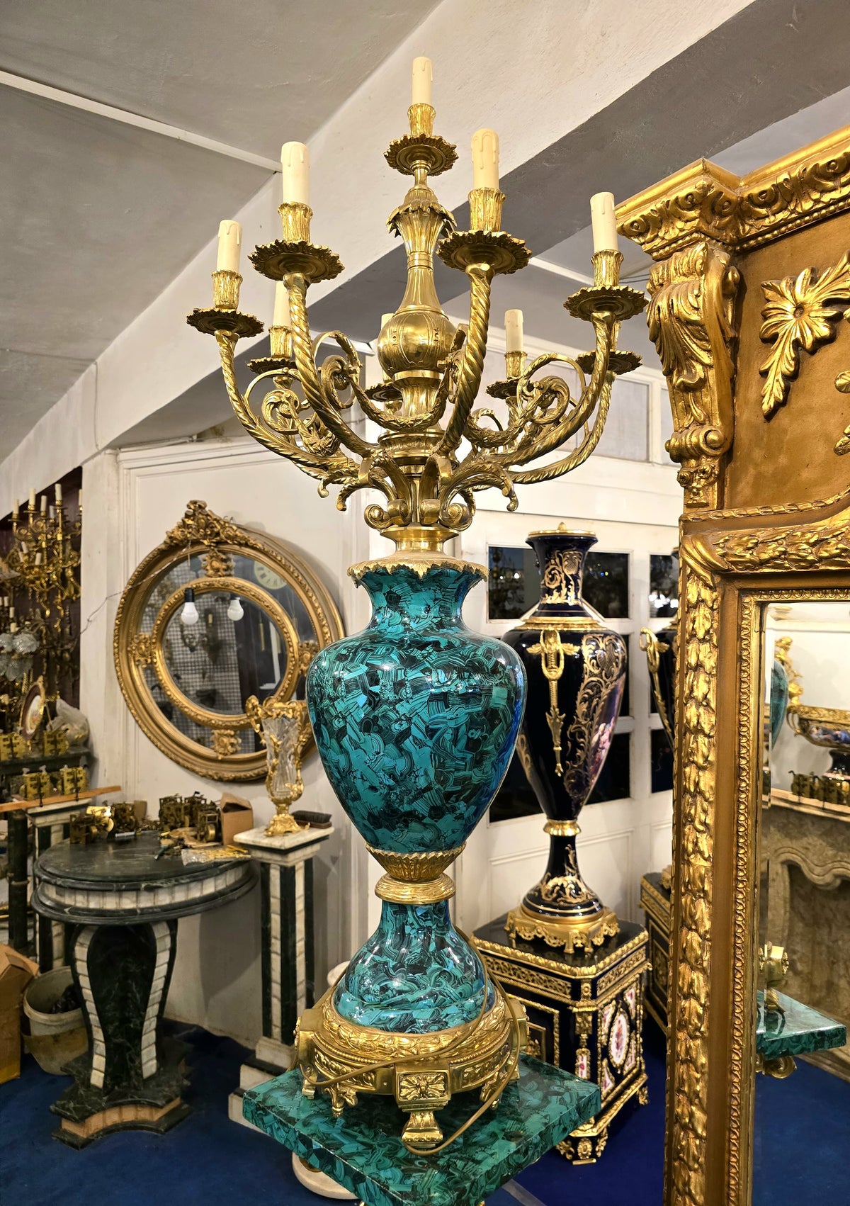 French-Style Porcelain Vase Candelabra – Ornate Gold Leaf & Bronze Decorative Light
