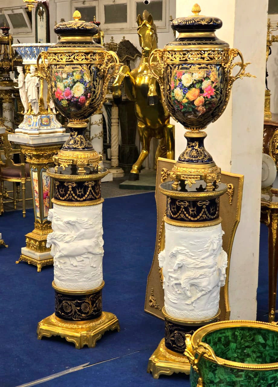 French-Style Blue & White Porcelain Vase with Ornate Pedestal – Gold Leaf, Bronze & Sculpted Details