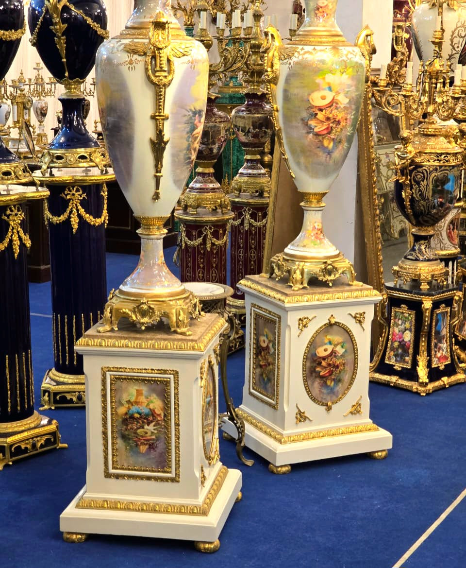French-Style Porcelain Vase & Pedestal Set – Hand-Painted Scenic Details with Gold Leaf & Bronze