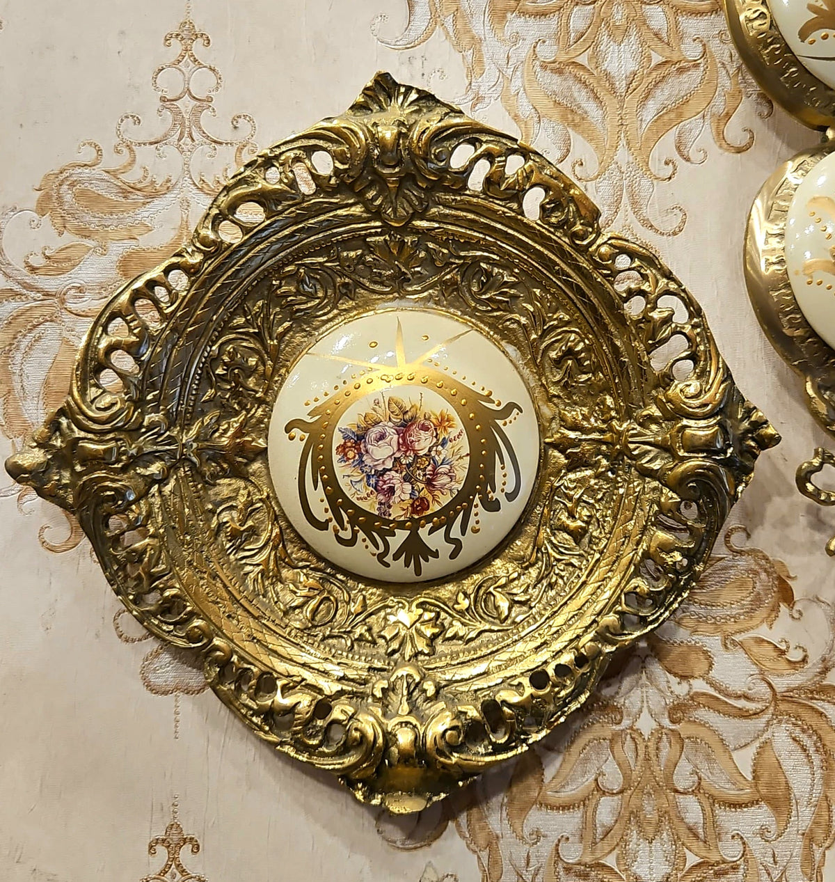 French-Style Ornate Wall Plaque – Decorative Center Medallion with Gold Leaf Frame