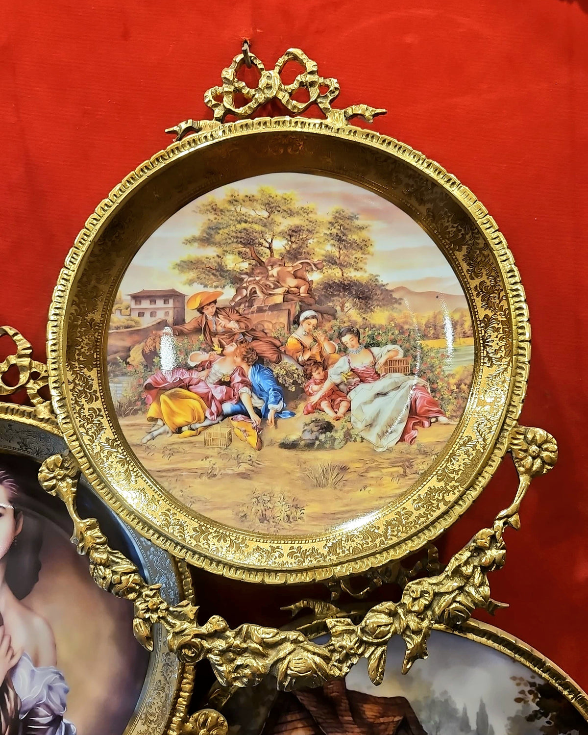 French-Style Rococo Wall Plaque – Romantic Garden Scene with Figures & Ornate Gold Leaf Frame