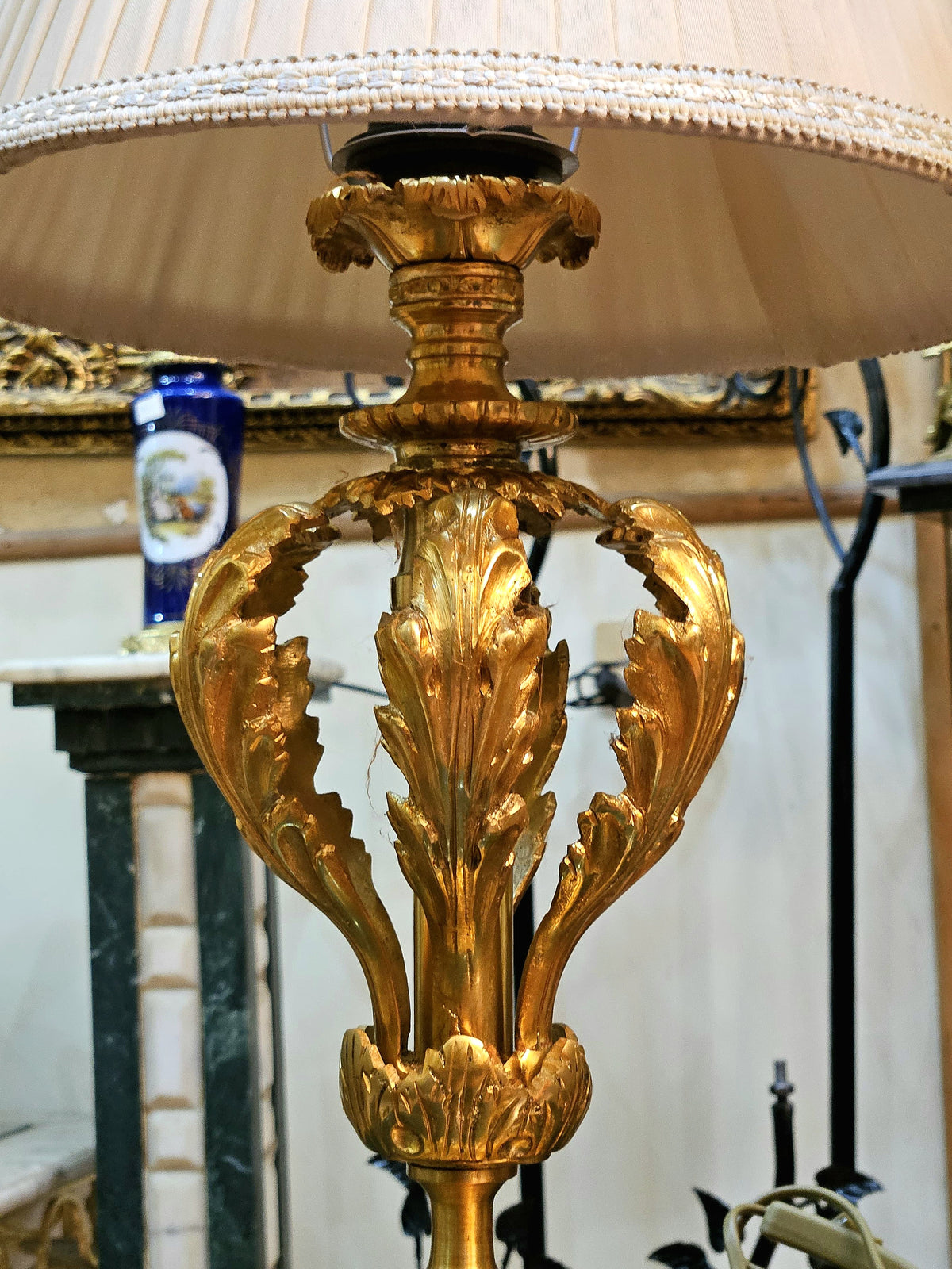 French-Style Gold Leaf Table Lamp – Delicate Bronze Base with Ornate Leaf Motifs & Pleated Shade