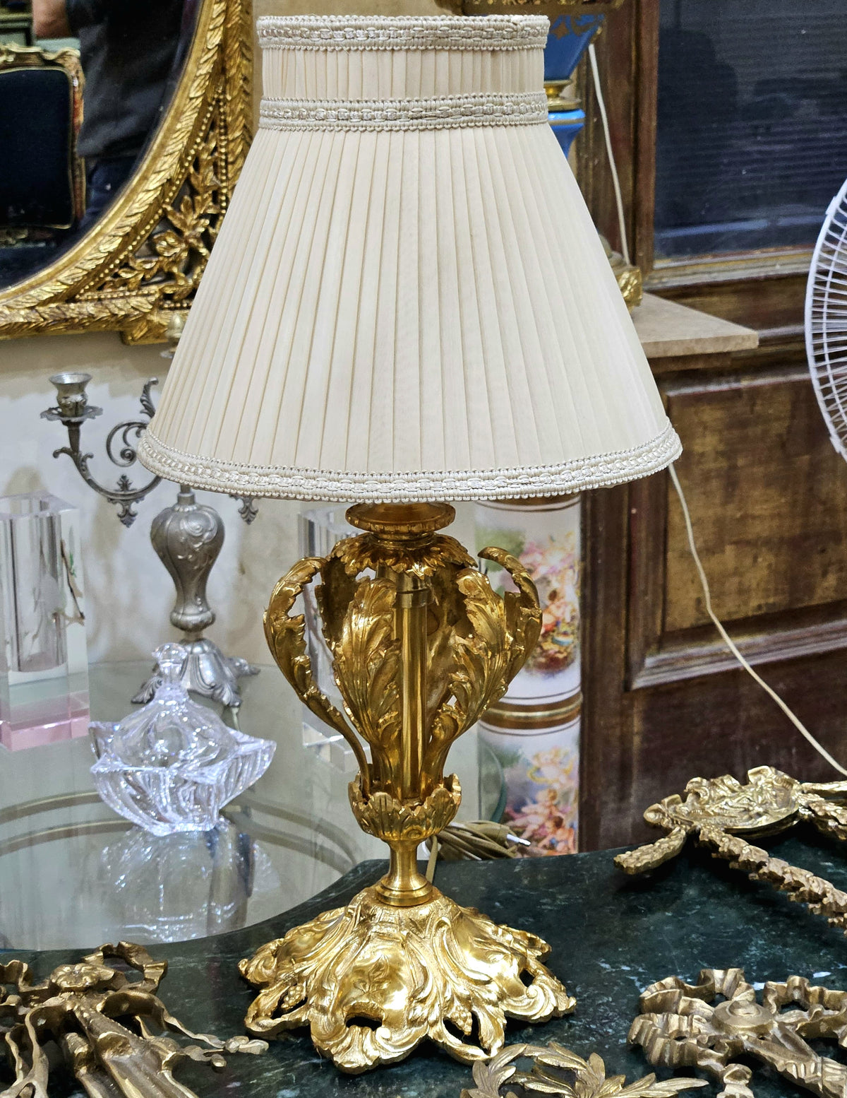 French-Style Gold Leaf Table Lamp – Delicate Bronze Base with Ornate Leaf Motifs & Pleated Shade