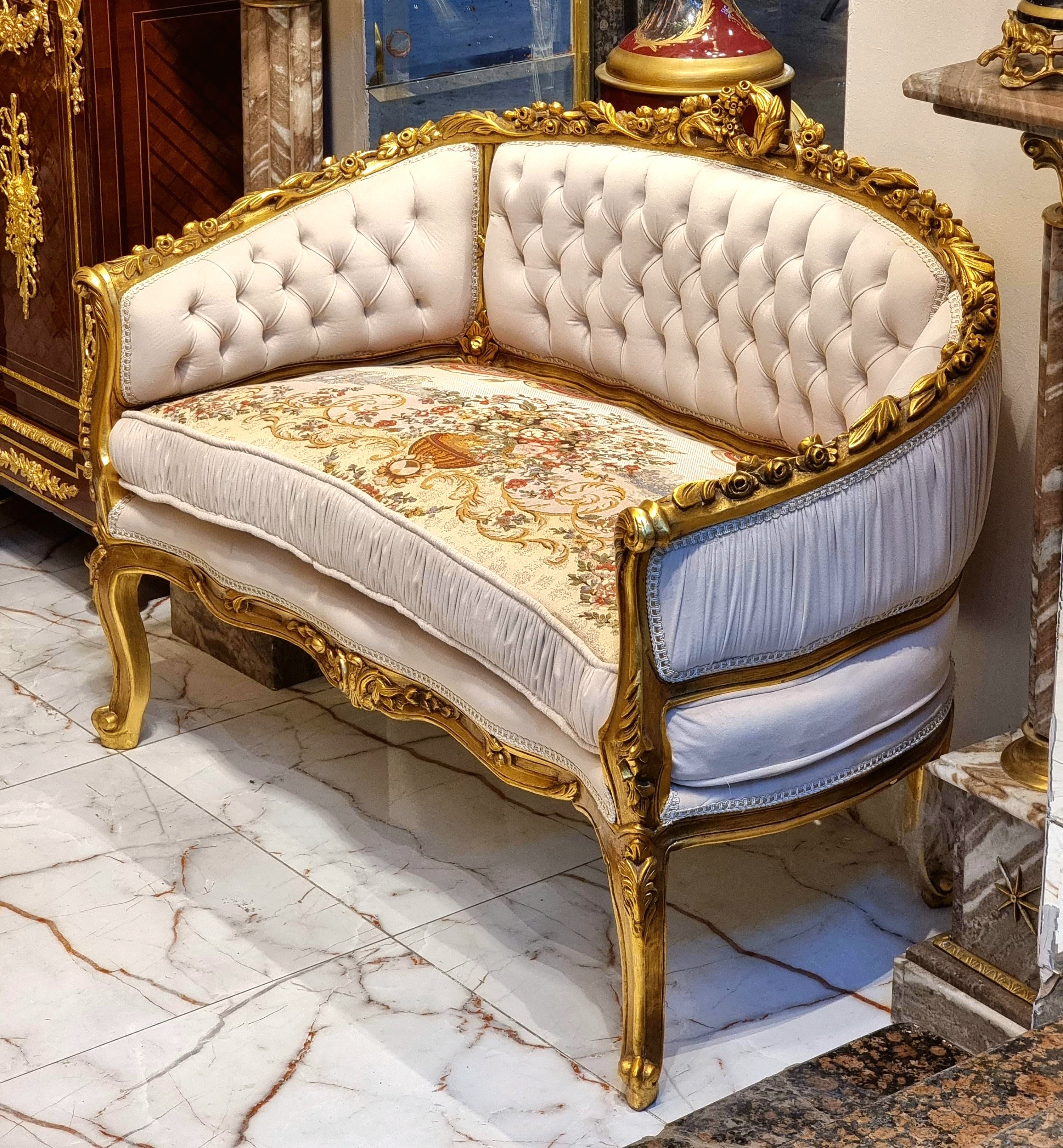 Romantic Italian-Style Damask Sofa – Ivory & Beige Upholstery with Gilded Details