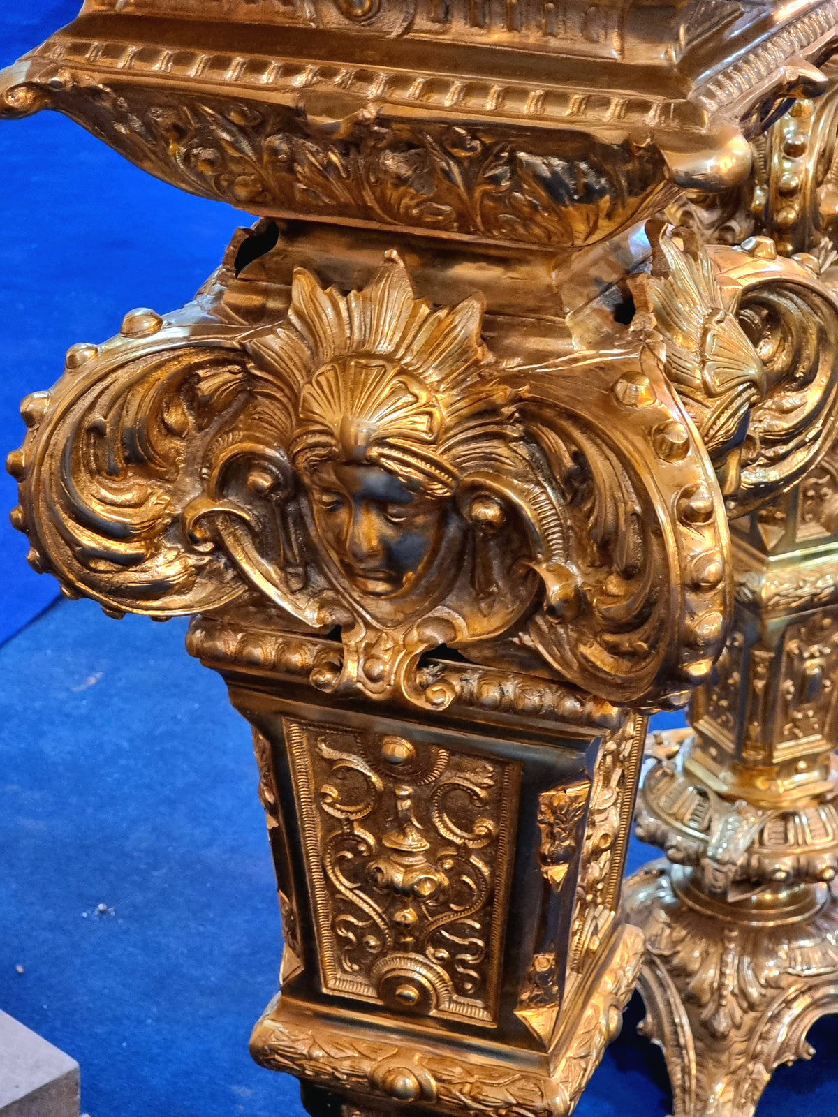 Ornate French-Style Pedestal Stand – Heavy Gold Leaf Finish with Sculpted Decorative Details