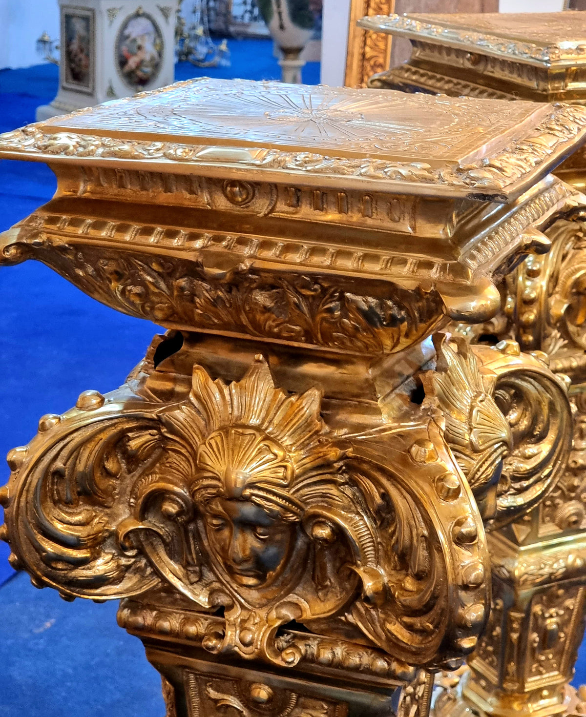 Ornate French-Style Pedestal Stand – Heavy Gold Leaf Finish with Sculpted Decorative Details