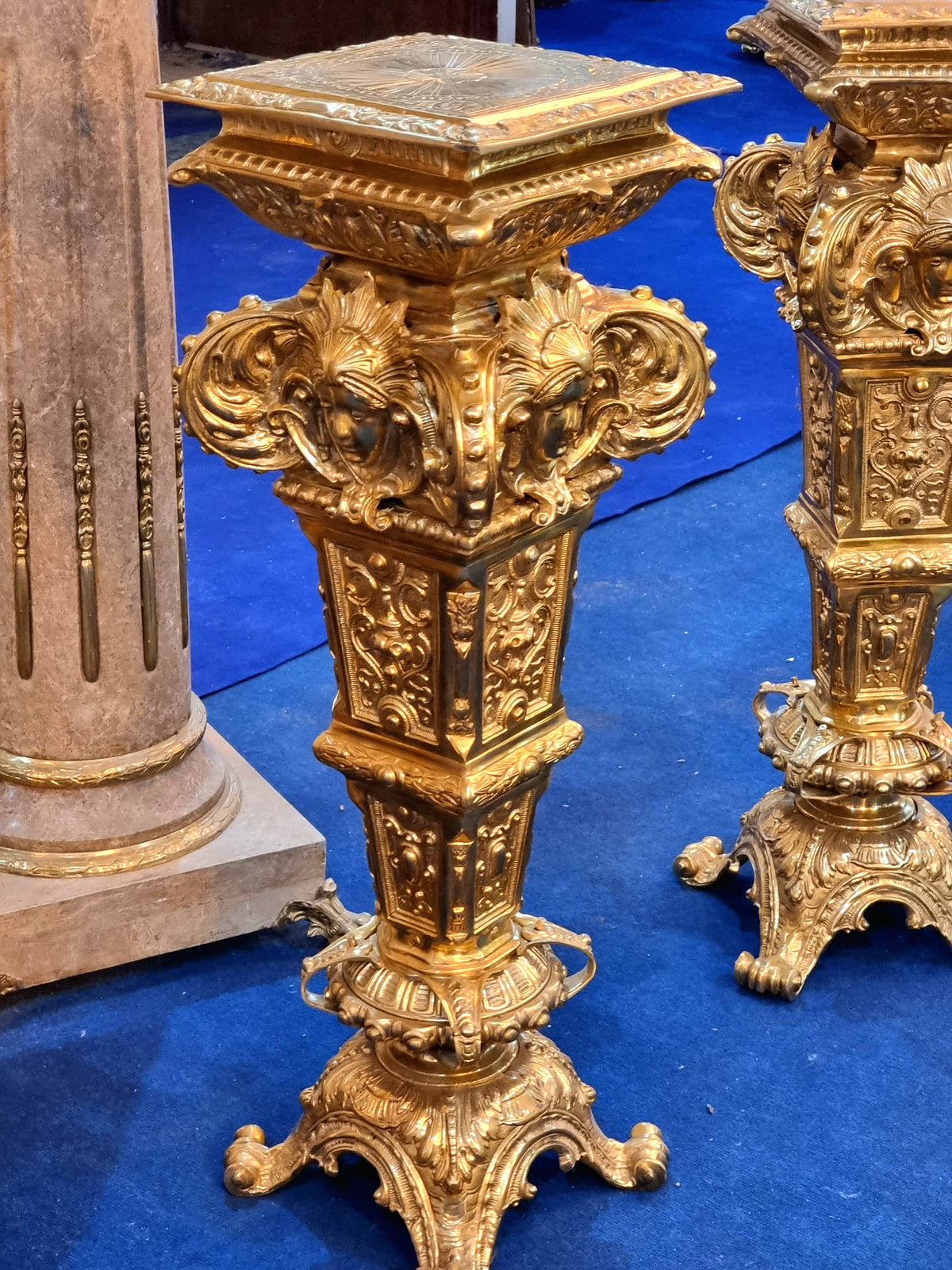 Ornate French-Style Pedestal Stand – Heavy Gold Leaf Finish with Sculpted Decorative Details