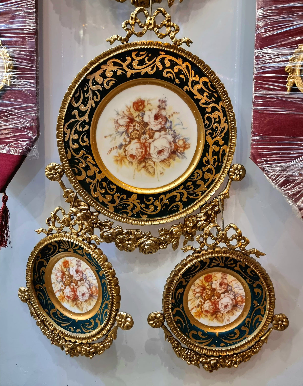 French-Style Porcelain Wall Plate Set – 3-Piece Floral Collection with Gold Leaf Details