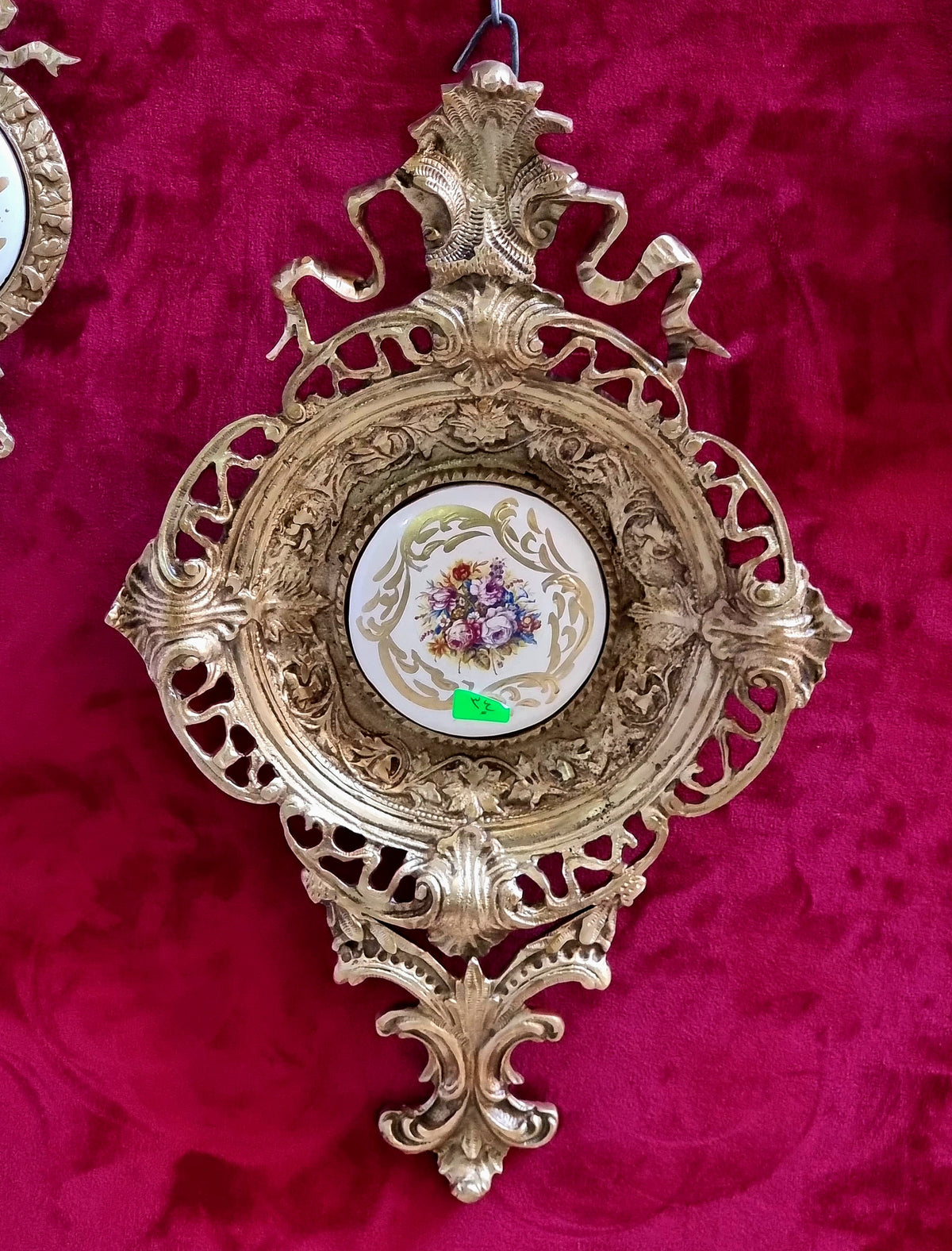 French-Style Porcelain Wall Plate Set – 3 Ornate Gold Leaf Decorative Plates with Floral Artwork