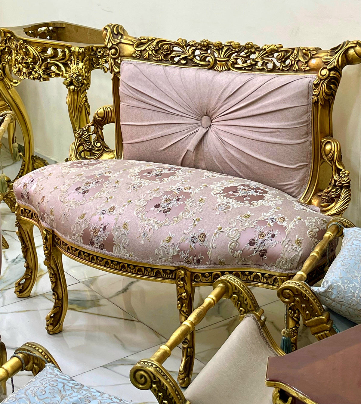 Gilded French Settee – Soft Pink Damask Upholstery with Elaborate Carved Frame
