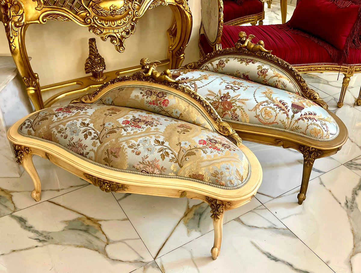 Matching Pair of French-Style Accent Benches – Floral Damask Upholstery with Ornate Gilded Frames