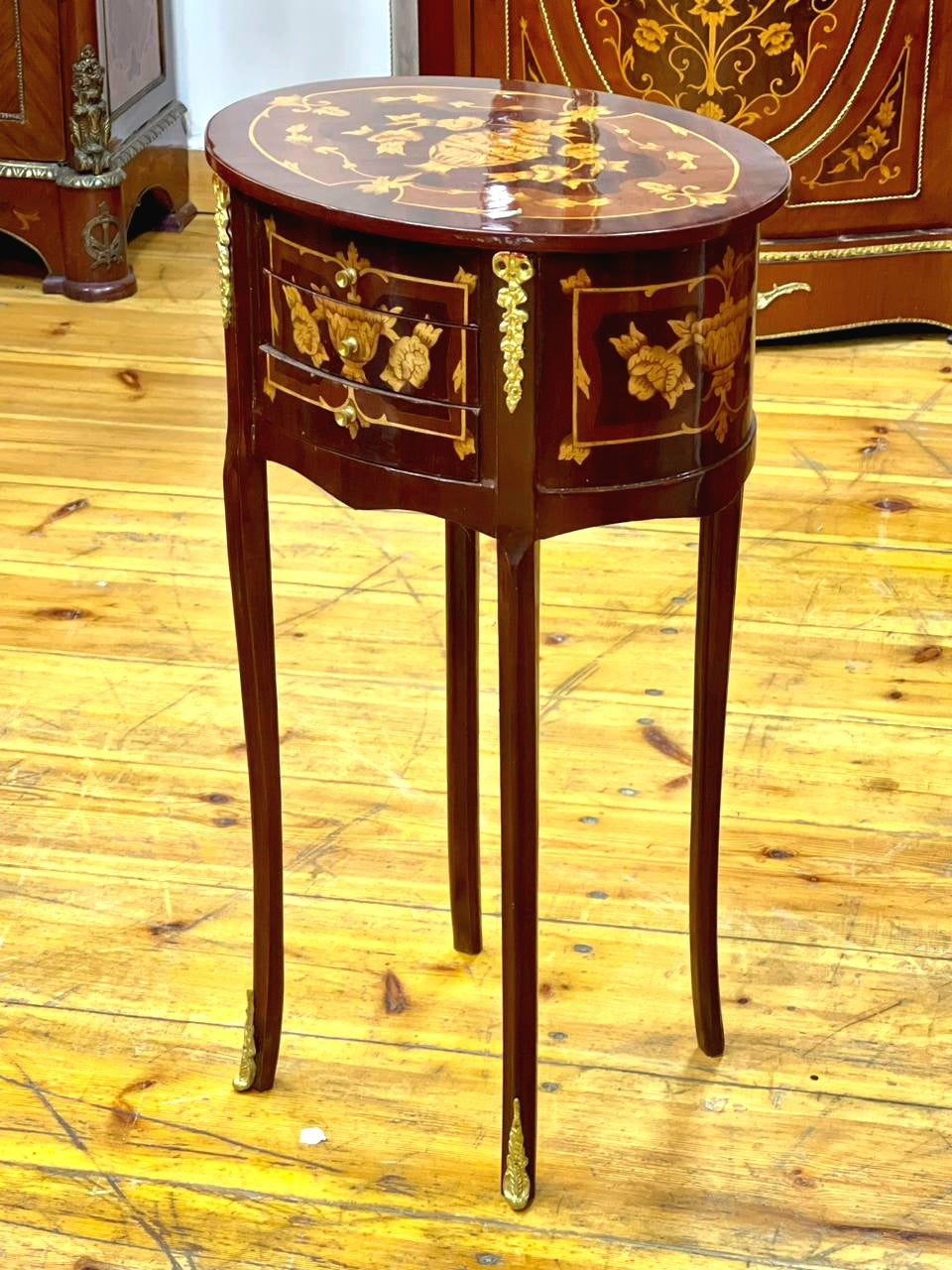 French-Style Round Side Table – Three Small Drawers with Floral Marquetry & Gilded Wood Details
