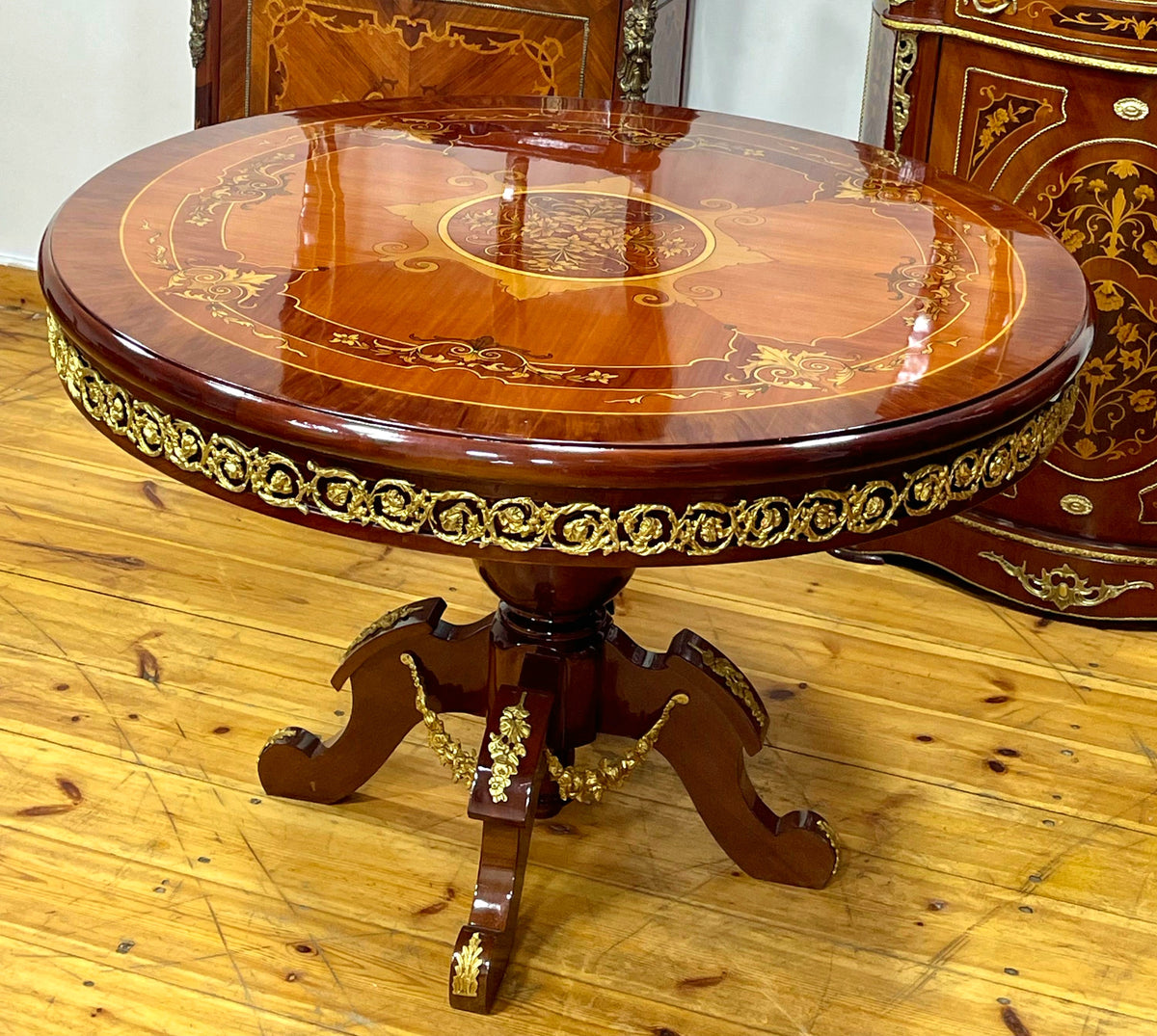 Luxury French Round Dining Table – Rich Wood Finish with Ornate Gilded Ornament