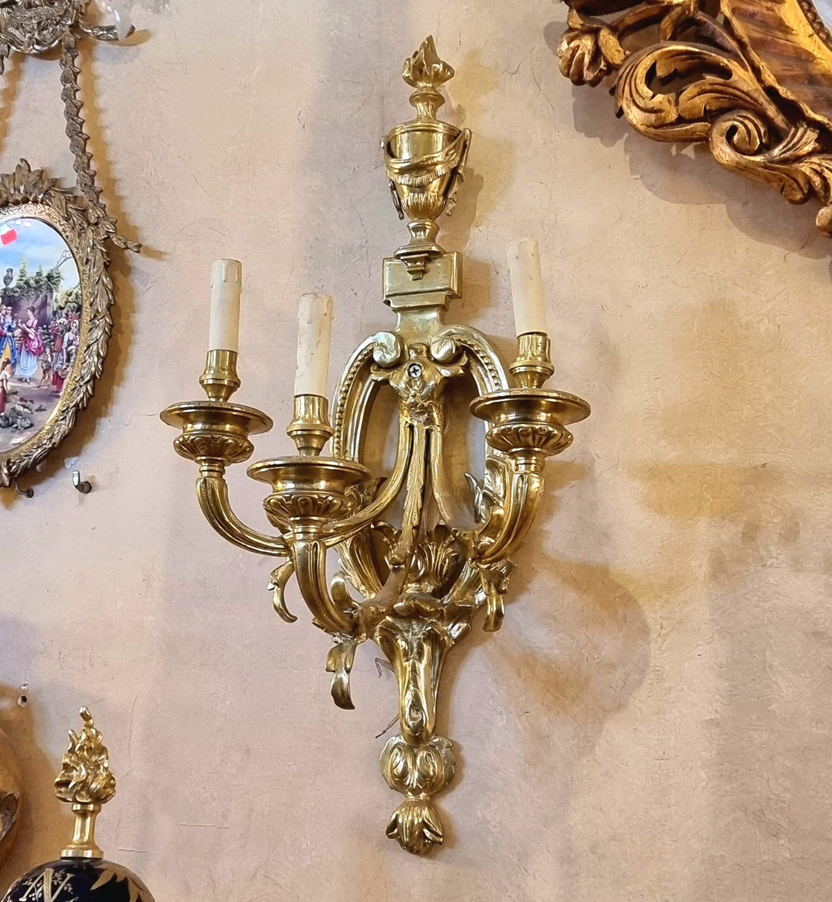 French Louis XV Style Five-Light Gilded Bronze Wall Sconce with Elaborate Foliate Scrollwork and Ornate Gold Leaf Details