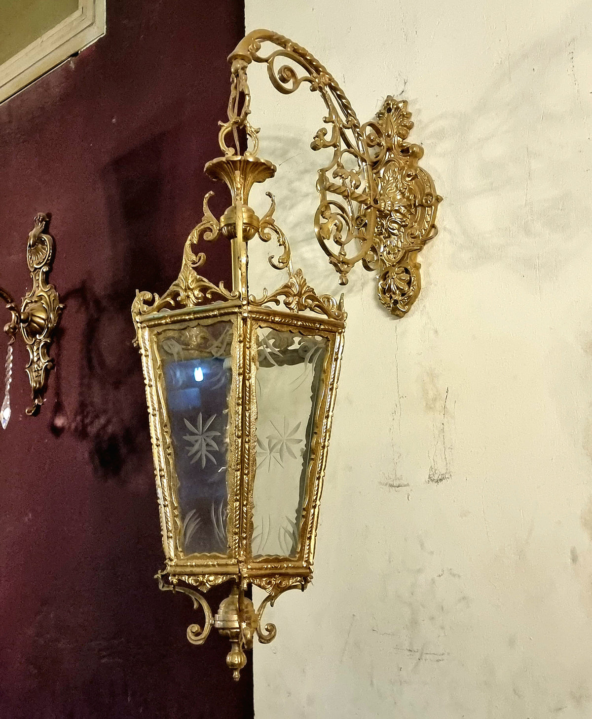 French-Style Gilded Bronze Lantern – Etched Glass Panels with Ornate Gold Leaf Details