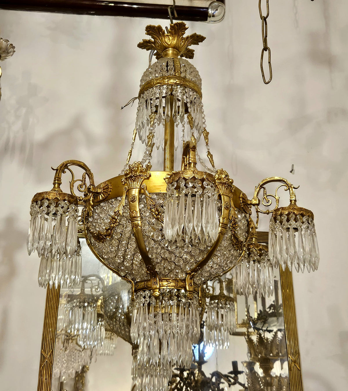 French-Style Crystal Chandelier – Gilded Bronze Frame with Cascading Crystal Drops & Gold Leaf Details