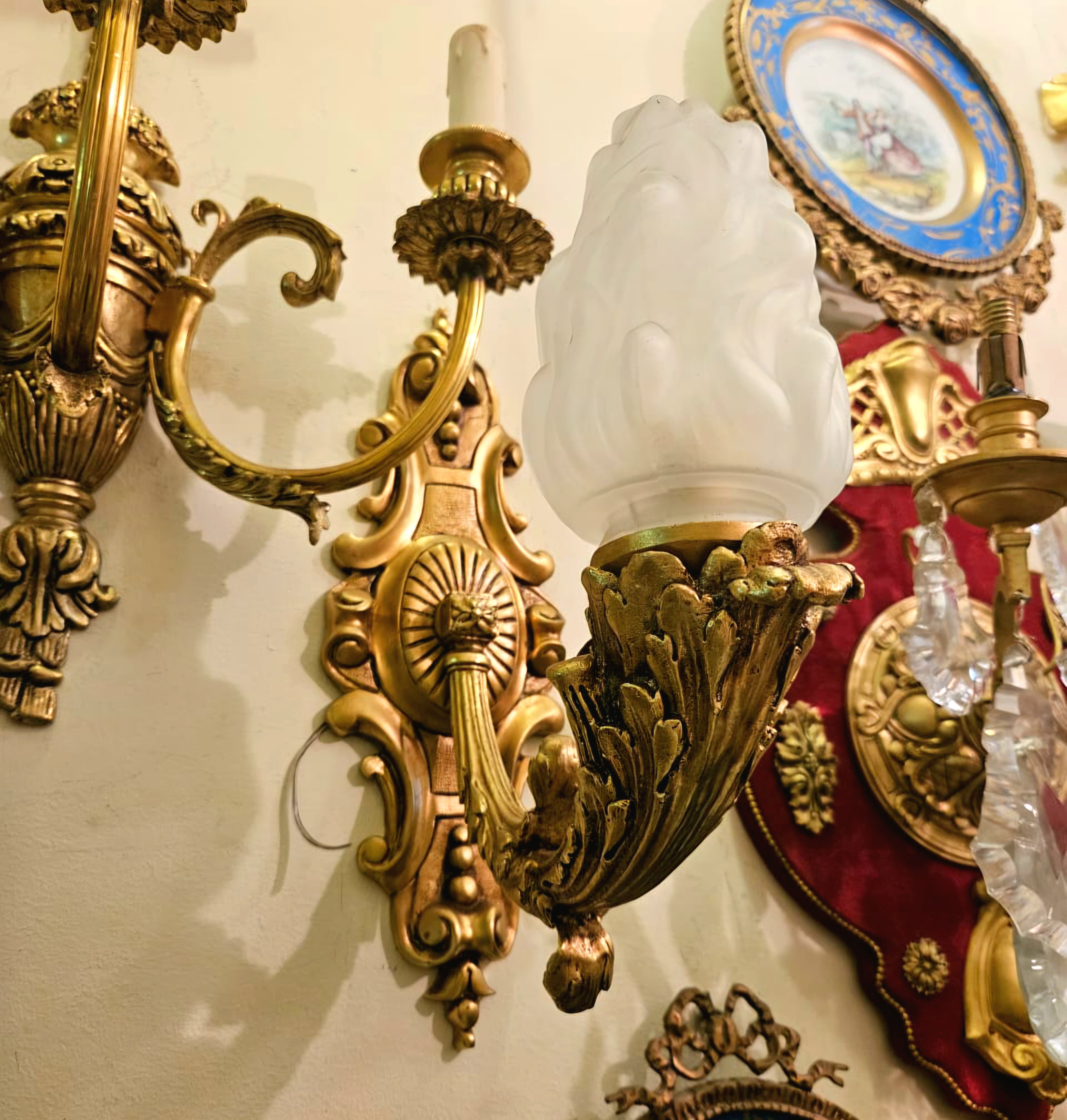 Elegant French Rococo Style Single-Light Wall Sconce – Gold Leaf Bronze with White Shell-Shaped Glass Shade
