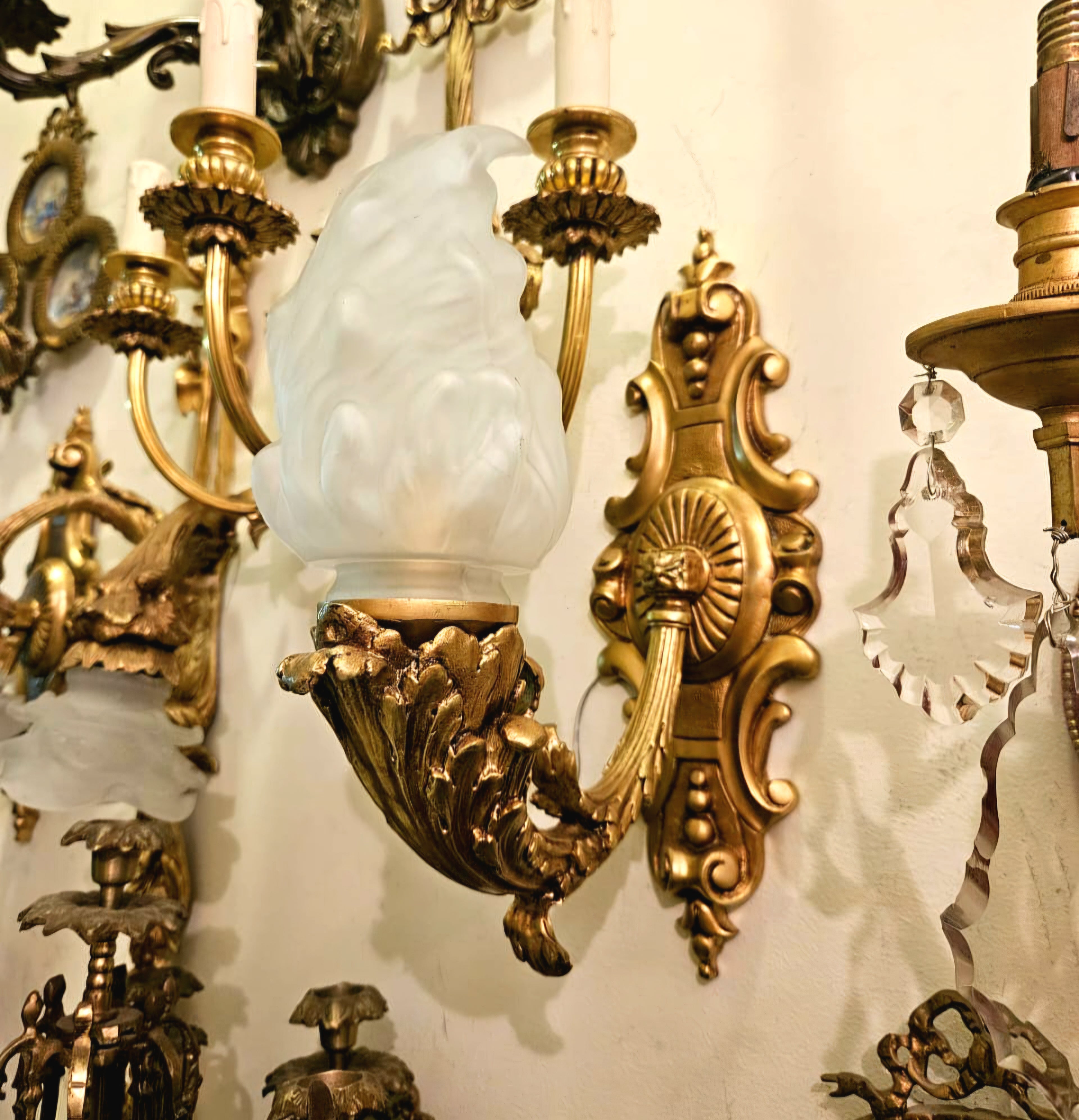 Elegant French Rococo Style Single-Light Wall Sconce – Gold Leaf Bronze with White Shell-Shaped Glass Shade