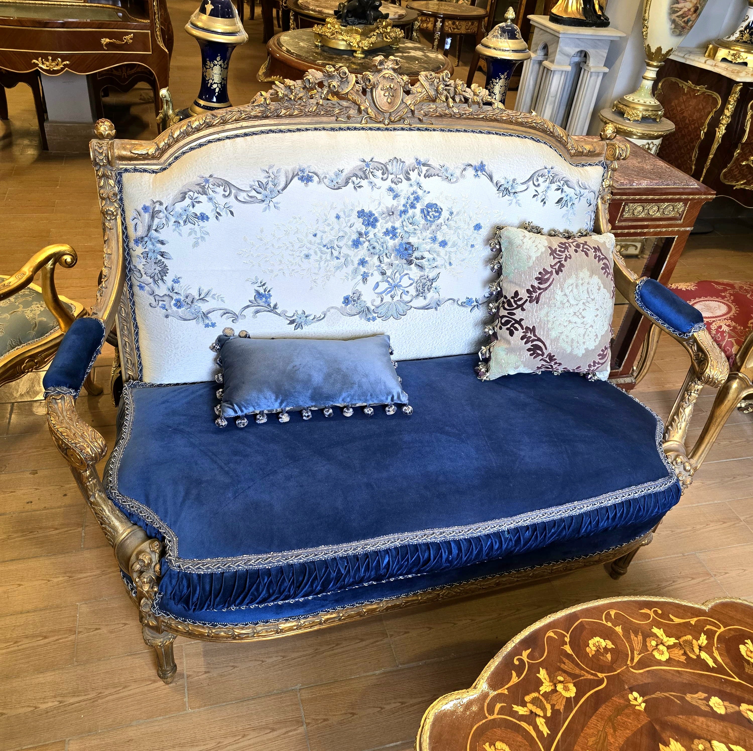 French Baroque Settee Sofa in Blue Velvet & Damask Fabric – Gold Leaf & Brass Carved Frame