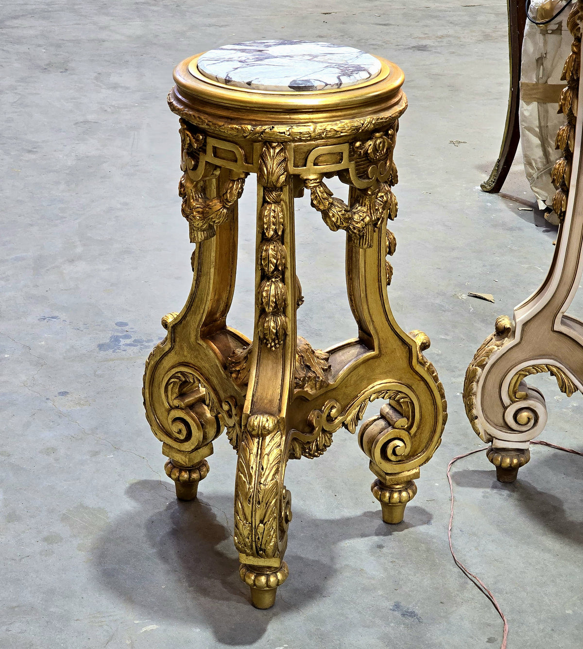 French Baroque Gold Leaf Side Table with Marble Top – Ornate Carved Accent Pedestal Table