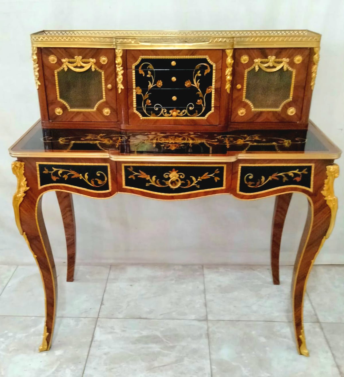 French Louis XV Style Writing Desk – Rich Wood Finish with Gold Leaf, Bronze Details & Multiple Storage Compartments