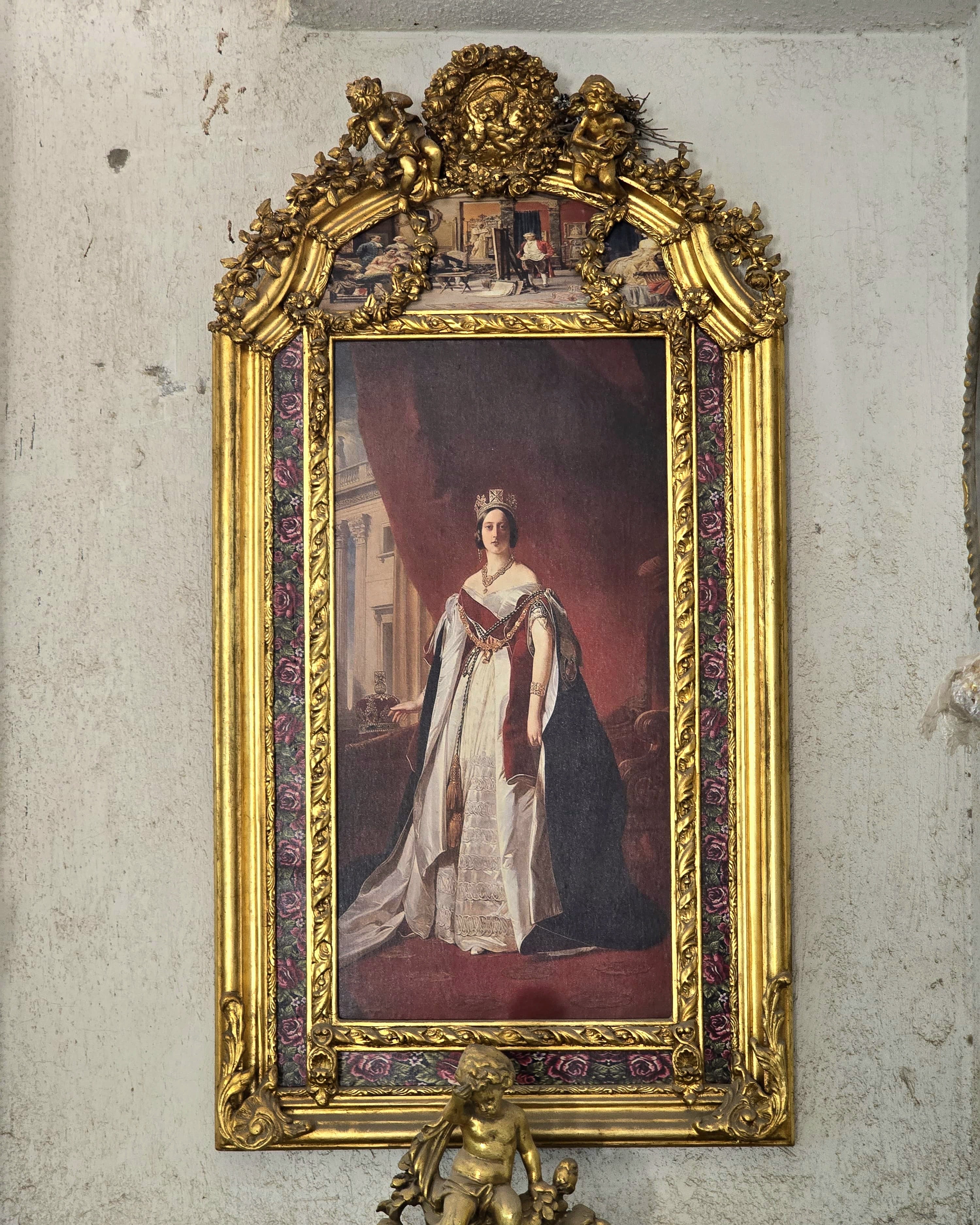 French Baroque Style Gold Leaf Portrait Frame – Ornate Giltwood Wall Art with Cherubs & Classical Figure