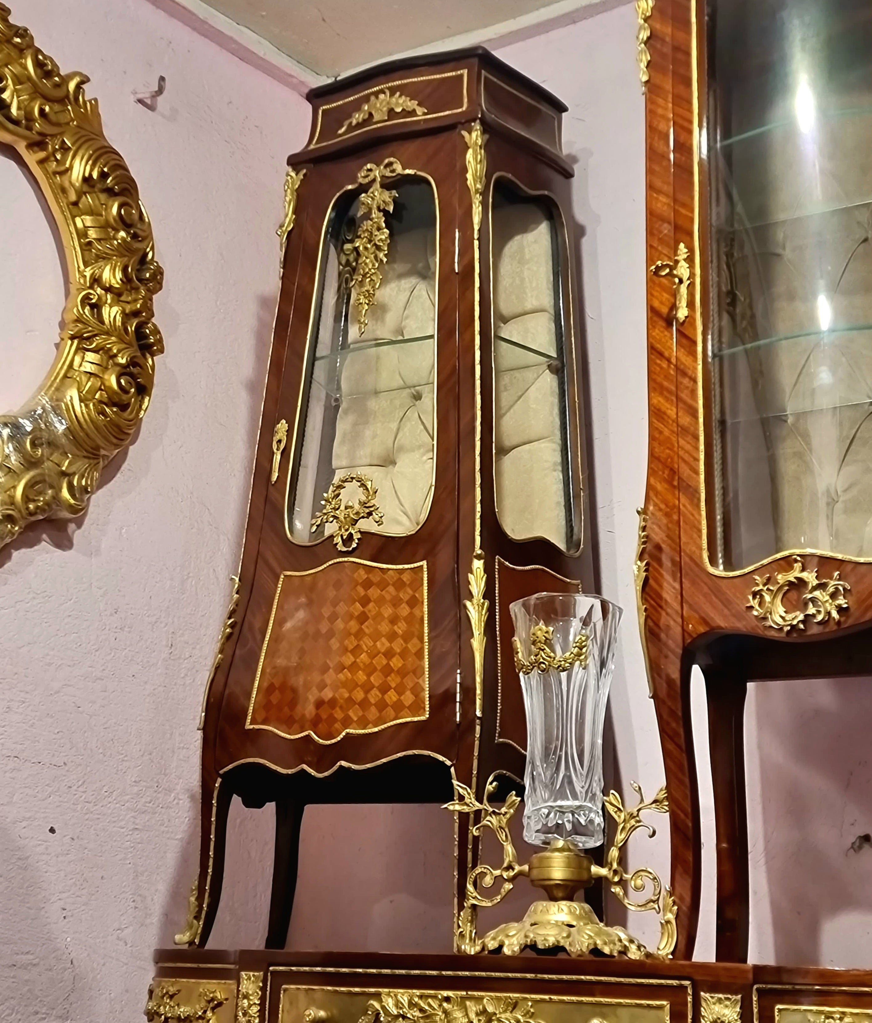 Elegant French Bombe Curio Cabinet – Floral Marquetry, Glass Doors & Gold Leaf Accents
