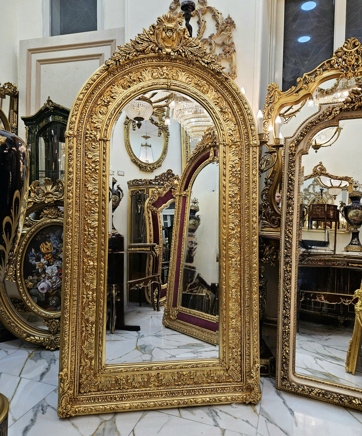 The Royal Arch – Grand French Baroque Mirror with Hand-Gilded Gold Leaf, Ornate Carvings & Regal Details