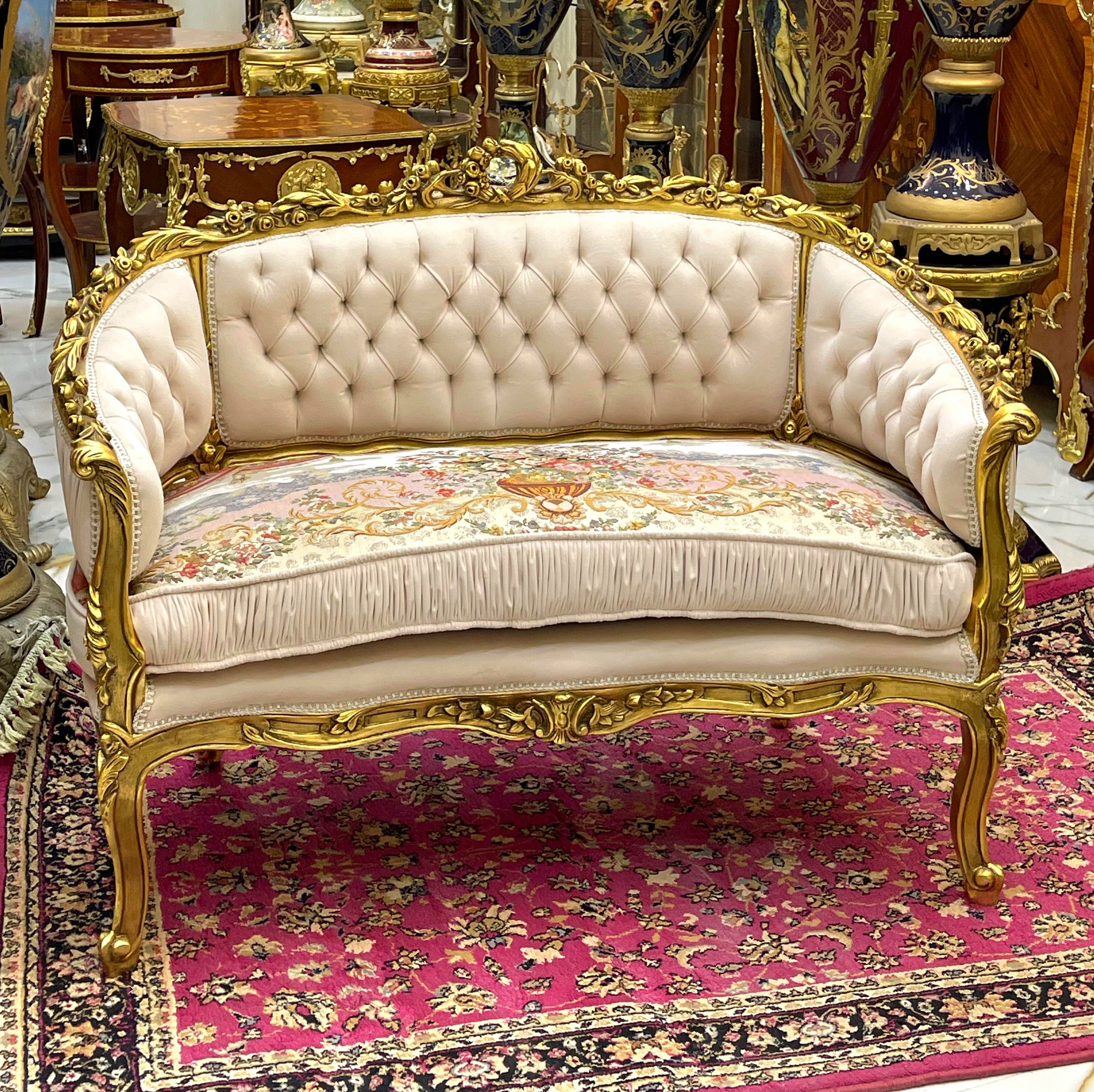 Romantic Italian-Style Damask Sofa – Ivory & Beige Upholstery with Gilded Details