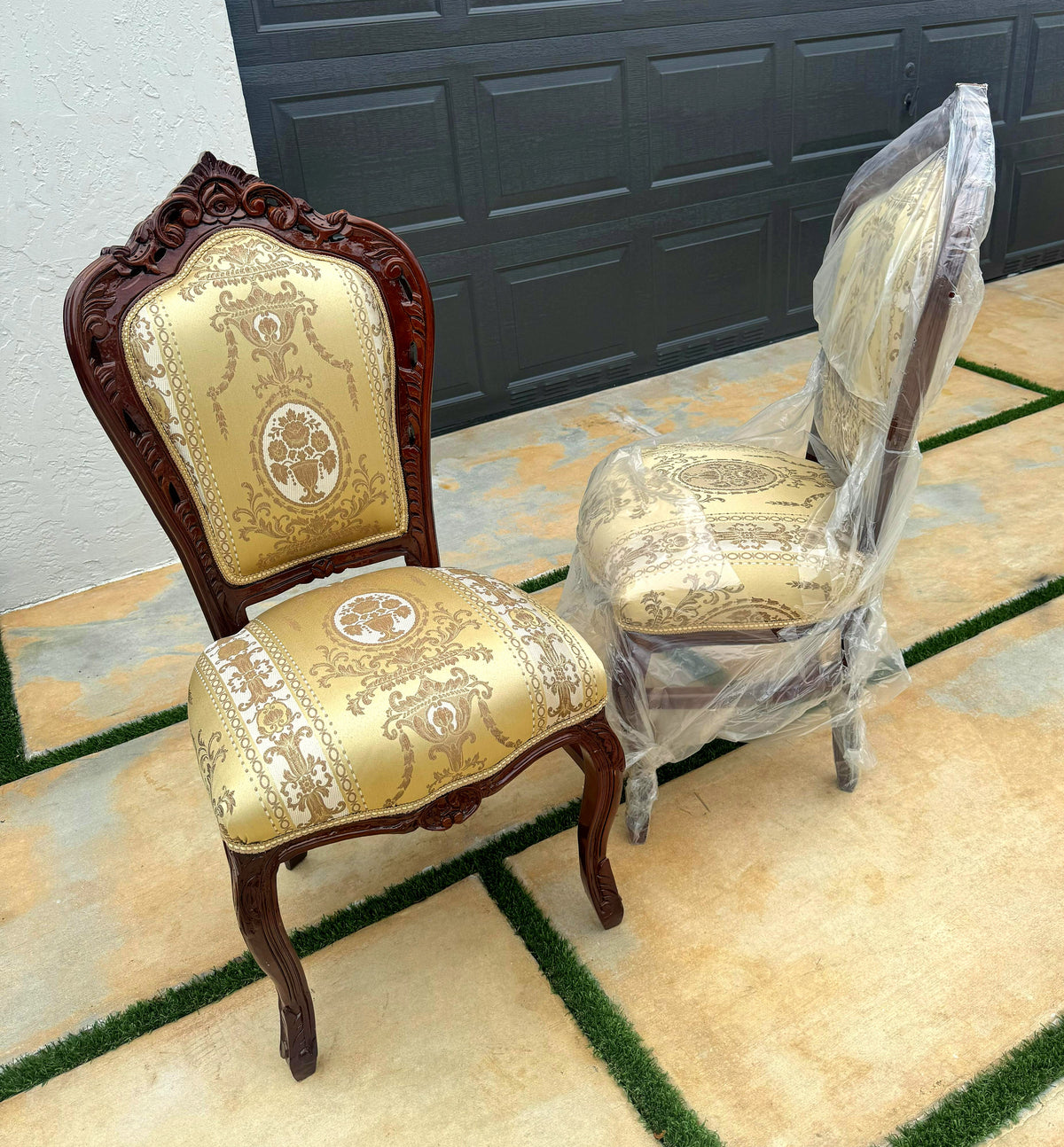 Classic French Louis XV Style Dining Chair – Carved Dark Wood Frame with Ivory & Gold Damask Upholstery