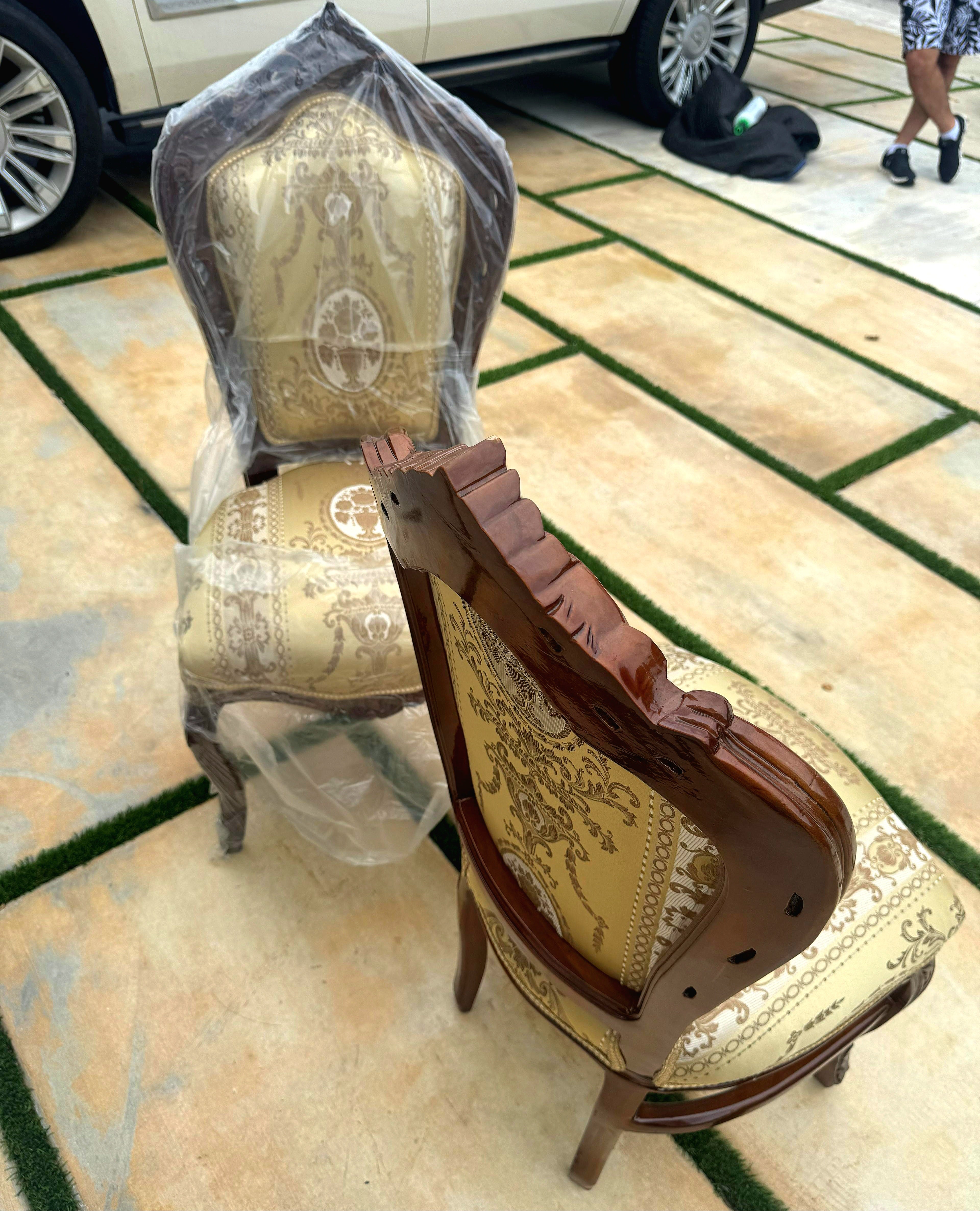 Classic French Louis XV Style Dining Chair – Carved Dark Wood Frame with Ivory & Gold Damask Upholstery