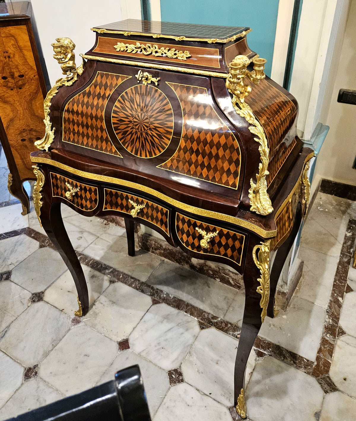 French-Style Marquetry Writing Desk – Rich Wood, Harlequin Inlay, Gilded Bronze & Gold Leaf Details