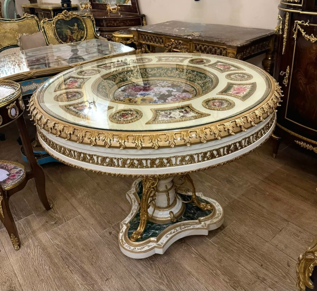 Grand French-Inspired Round Dining Table – White Pedestal Base, Floral Decorative Inlay & Ornate Gold Leaf Details