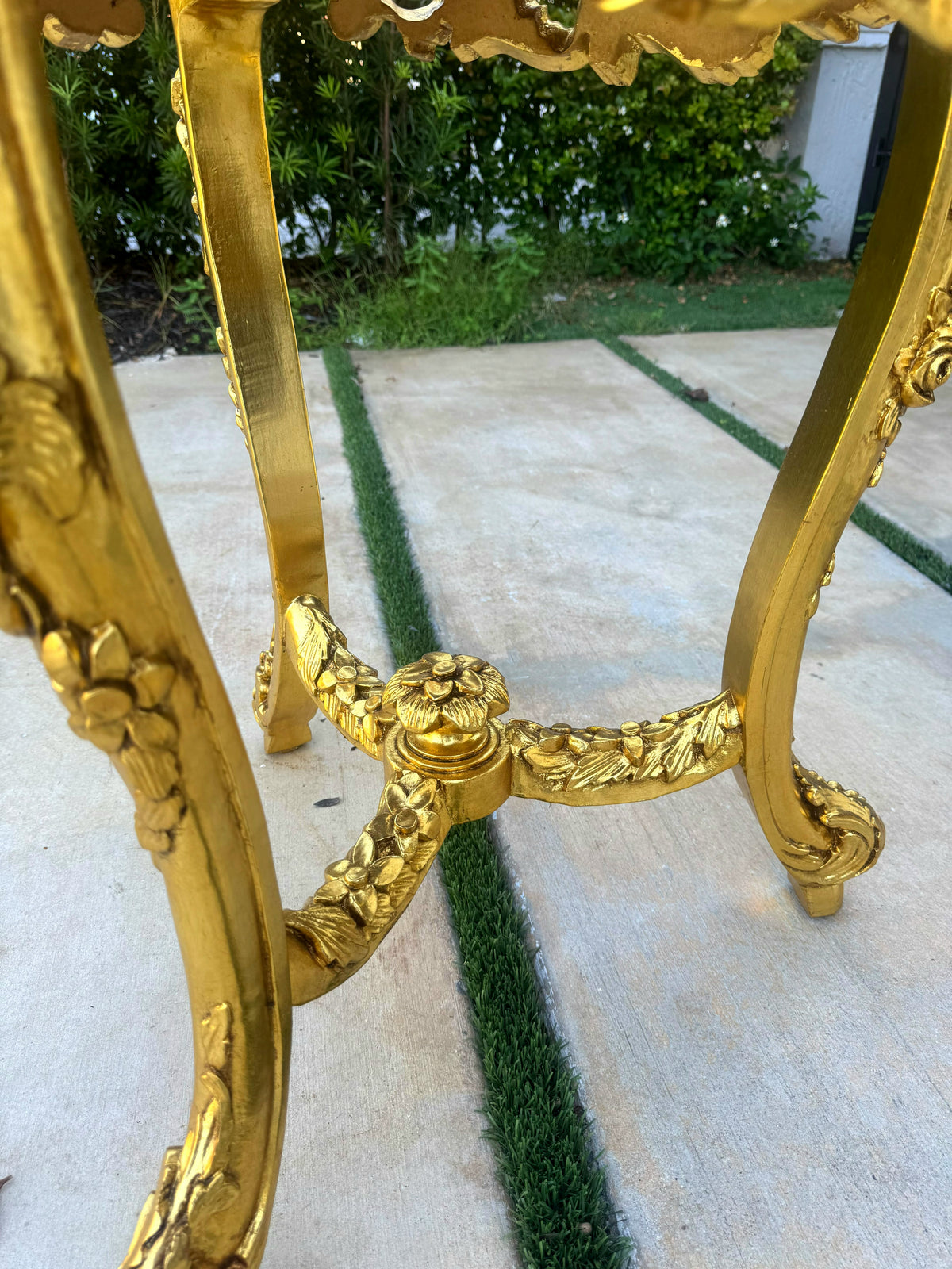 French-Style Gilded Side Table – Black Marble Top with Gold Leaf Floral Details