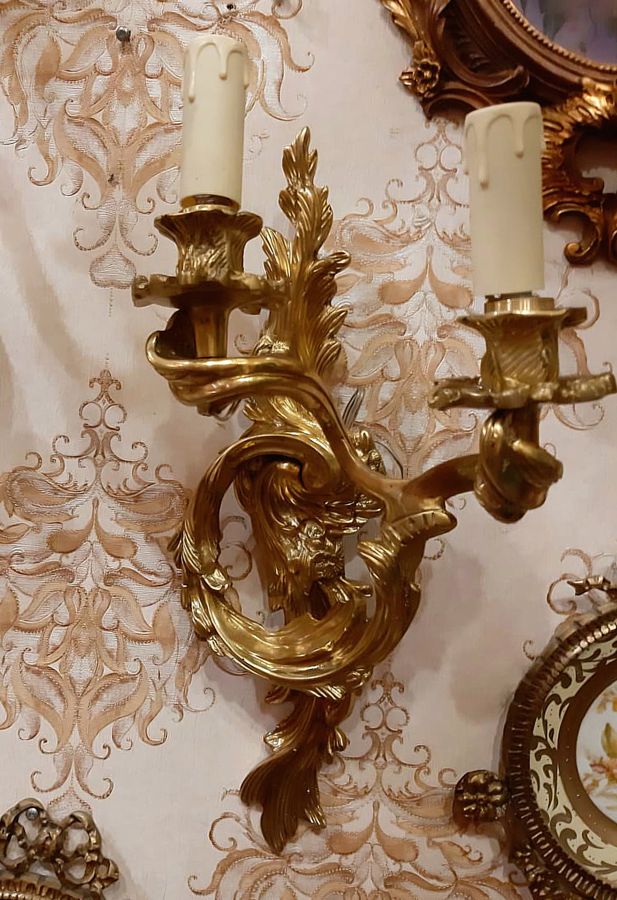 French-Inspired Gilt Wall Sconce – Double Arms with Ornate Botanical Carvings & Gold Leaf Finish