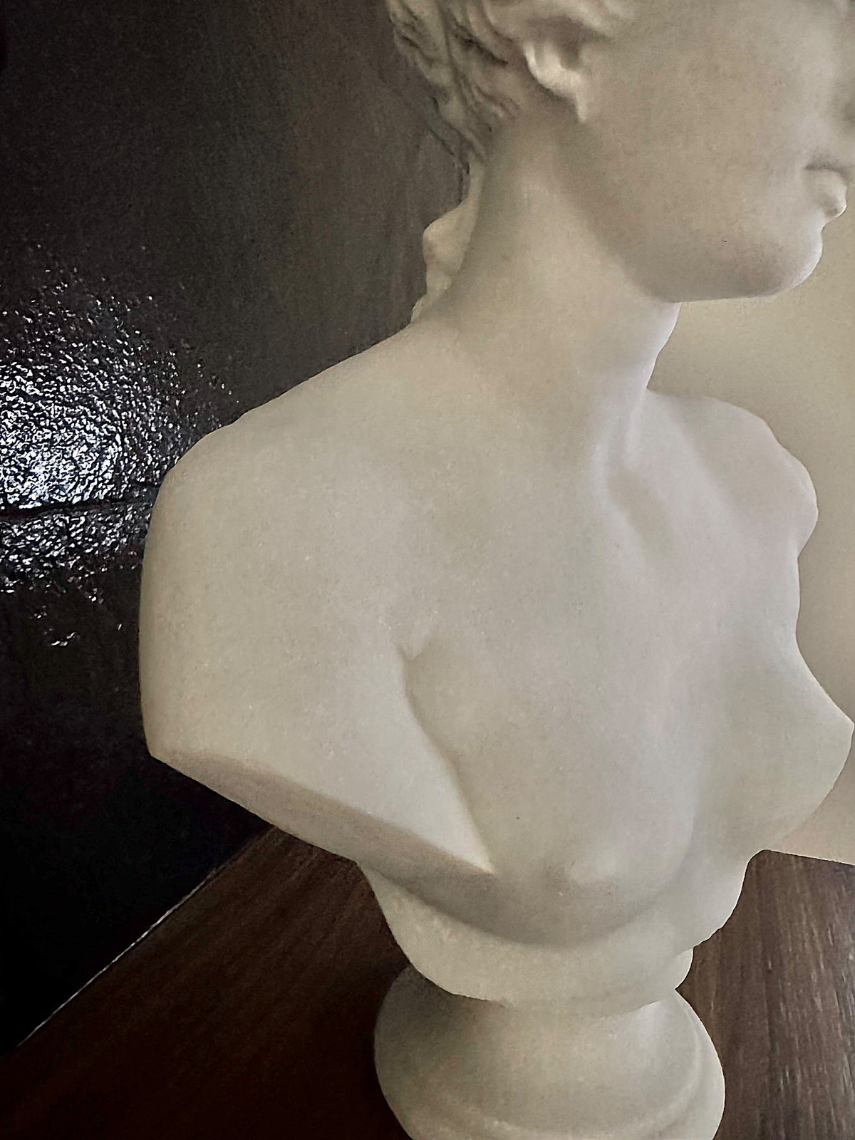 One-of-a-Kind Hand-Carved Natural Marble Bust Sculpture – Bust of Venus de Milo