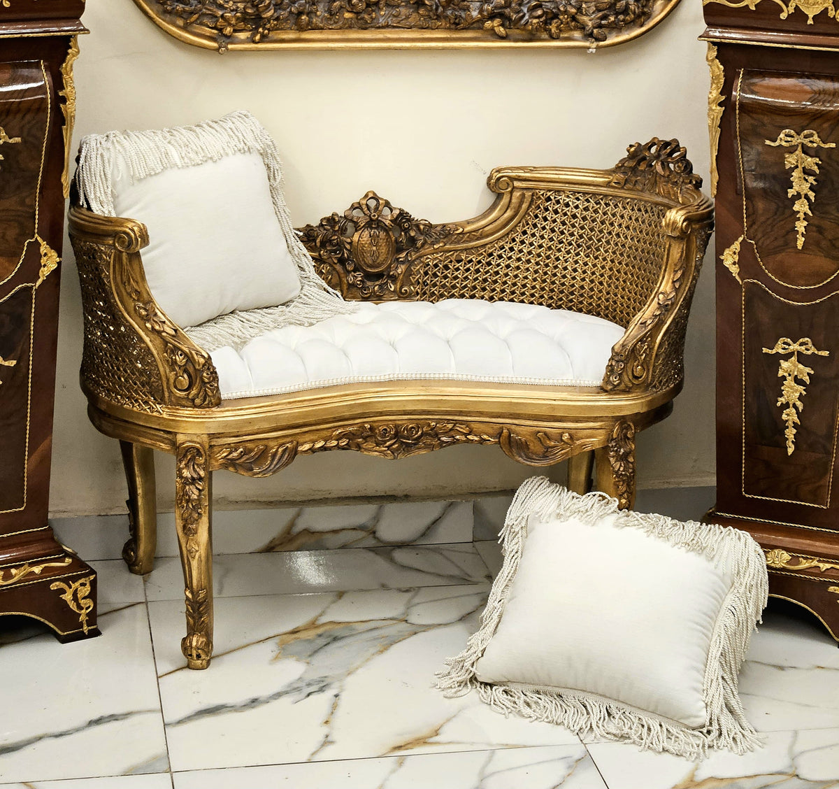 Ivory Palace – French-Inspired Bench with Elegant White Velvet Upholstery & Ornate Gold Leaf Accents