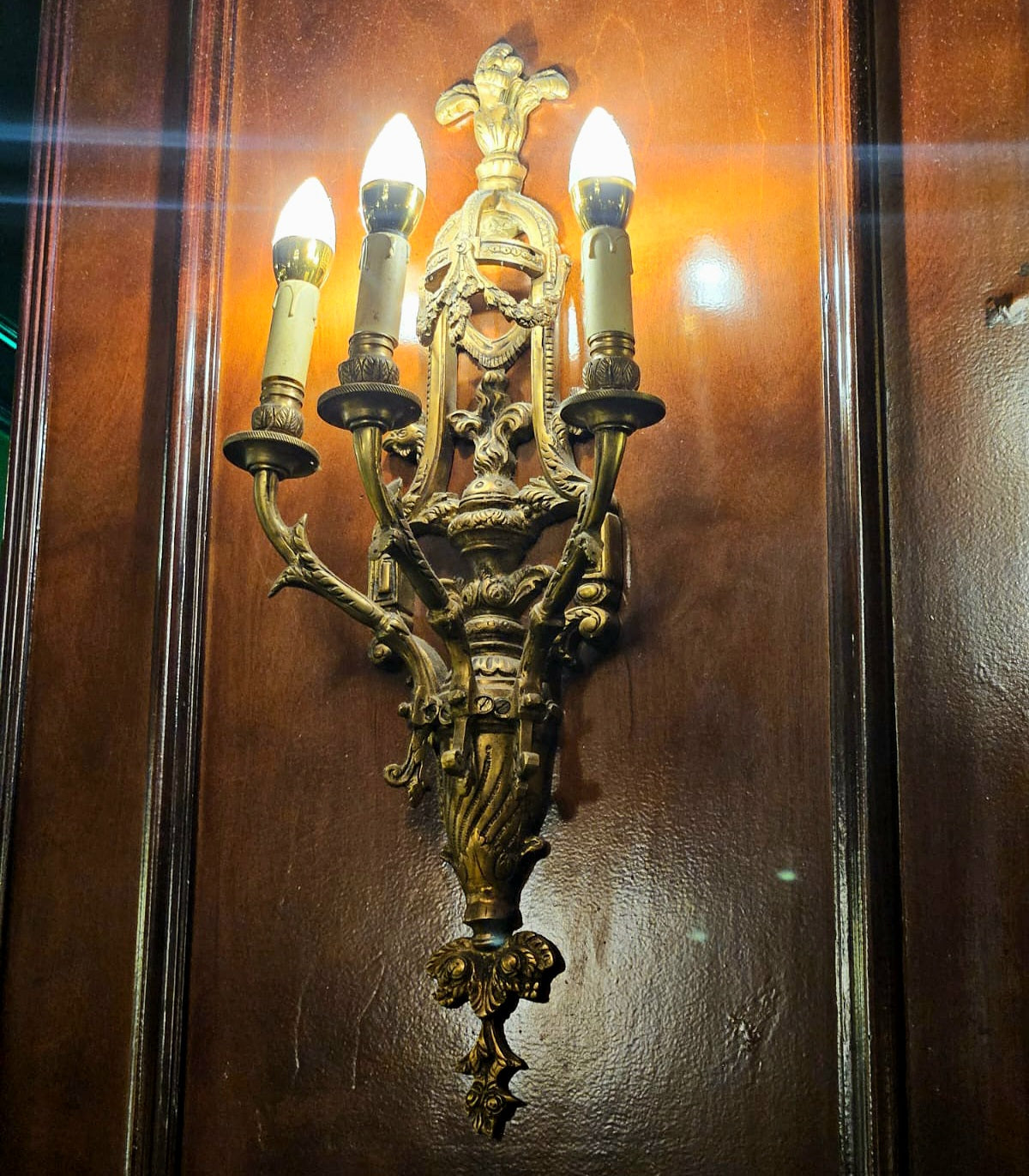 The Gilded Flourish – French Louis XV Wall Sconce with Five Candle Lights & Luxurious Bronze Scrollwork