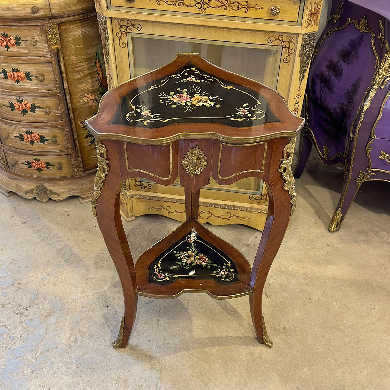 French Baroque Marquetry Side Table – Heart-Shaped Design with Gold Details