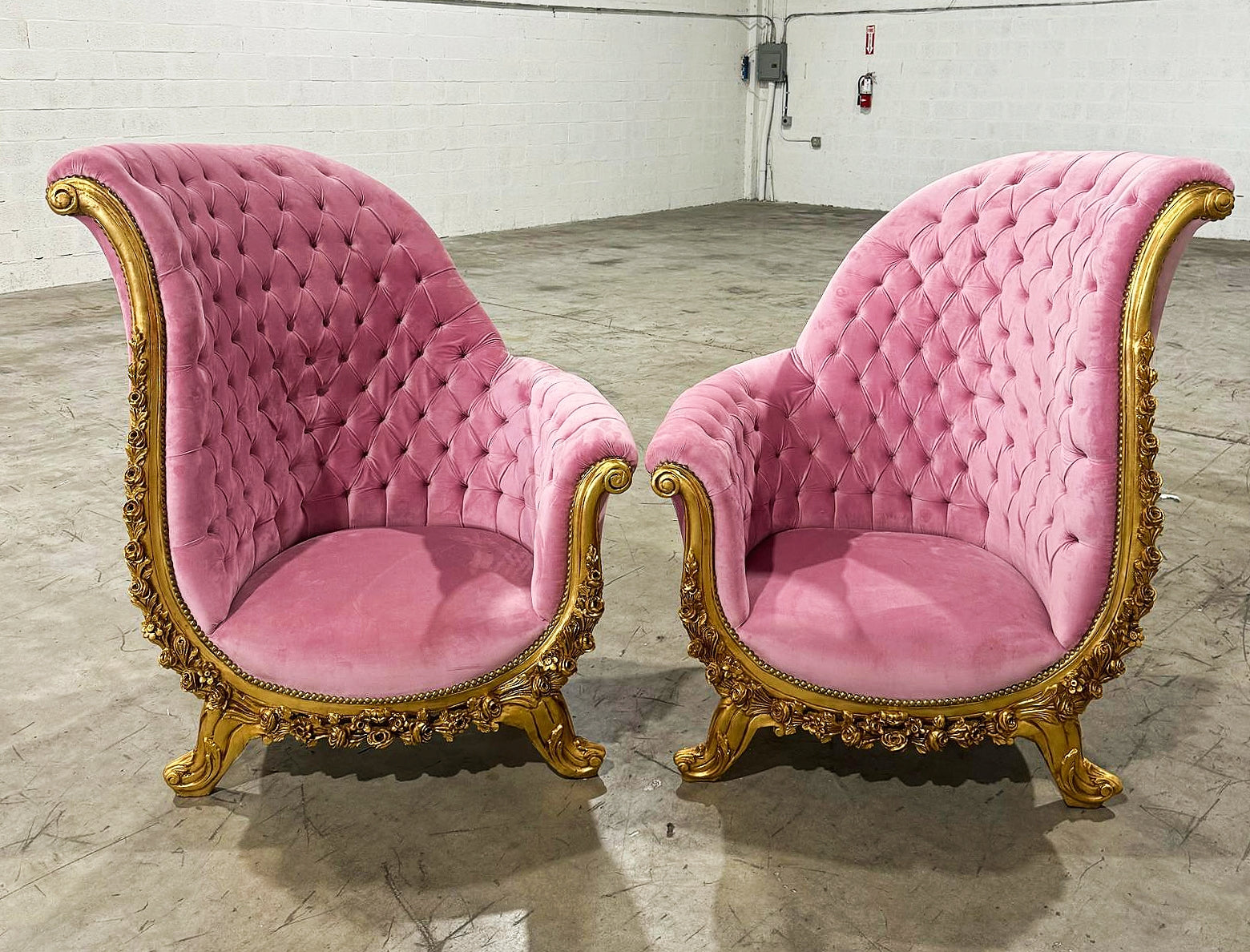 French Style Tufted Chair Pink Velvet Gold Details Rococo Baroque Furniture