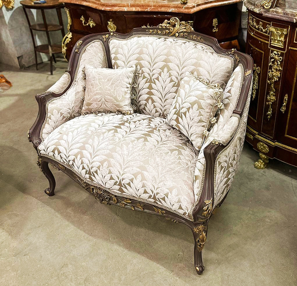 French Baroque Style Golden White Sofa With 2 Pillows